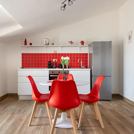 Apartment Rosso Rubino - Mansarda Vista A